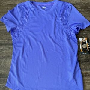 Active shirt for woman, size medium, brand new.
